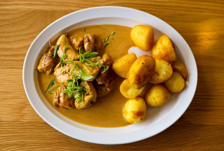 Delicious Garlic Butter Chicken And Potatoes Skillet Recipe