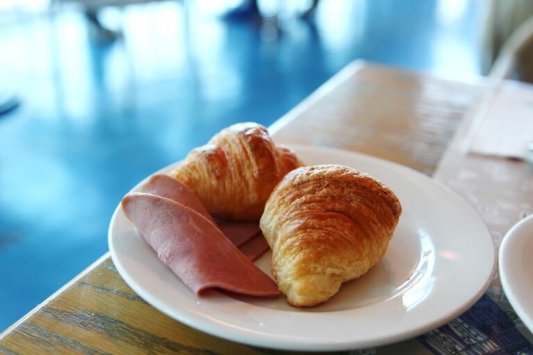 French-Style Ham And Cheese Croissant Casserole: A Decadent Brunch Masterpiece