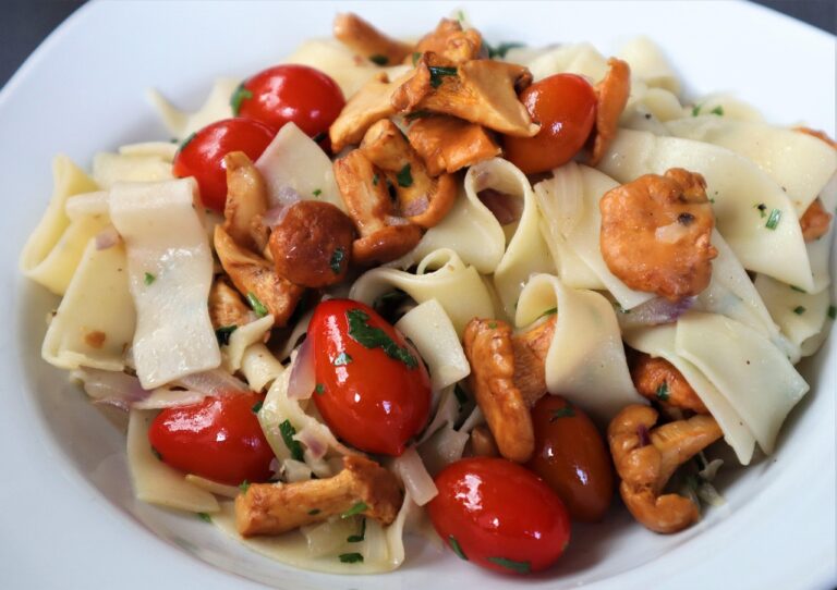 Fiery Caramelized Onion Pasta: When Sweet Meets Spice